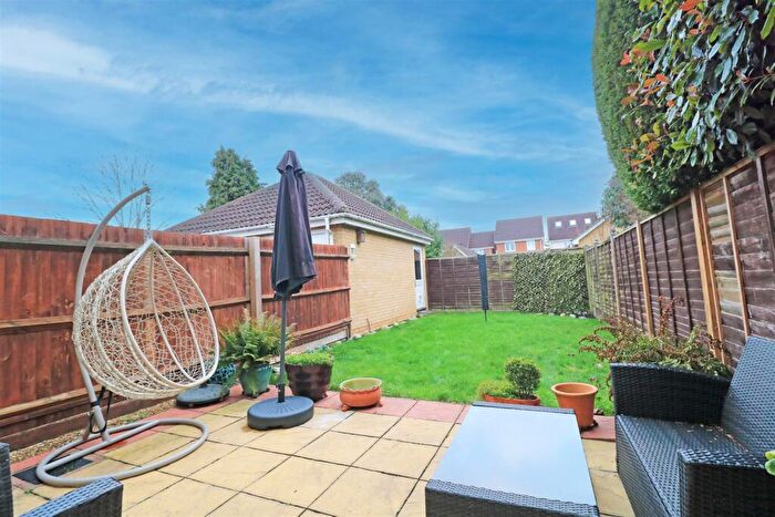 3 Bedroom Semi-Detached House For Sale In Yonge Close, Boreham, Chelmsford, CM3