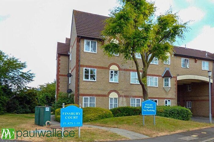 1 Bedroom Flat For Sale In Parkside, Waltham Cross, EN8