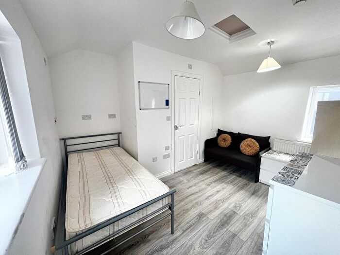 1 Bedroom House To Rent In Lythalls Lane, Coventry, CV6