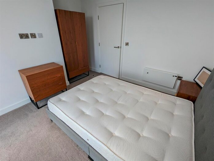 2 Bedroom Flat To Rent In Deansgate Square, Owen Street, Manchester, M15
