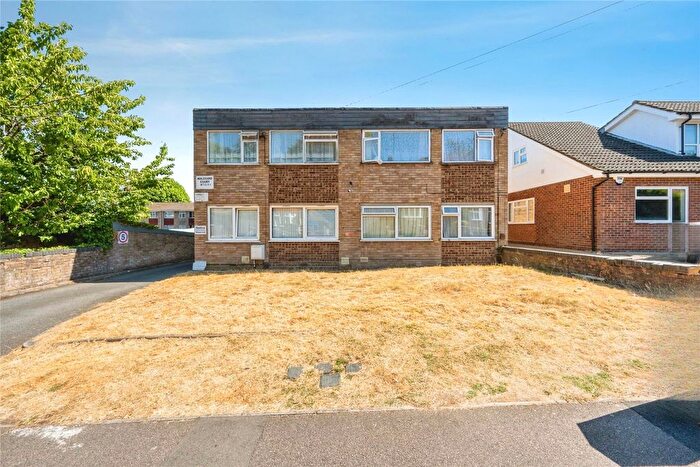 2 Bedroom Maisonette For Sale In Malzeard Road, Luton, Bedfordshire, LU3