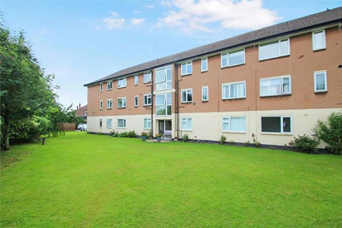 2 Bedroom Apartment To Rent In Abbots Close, Sale, M33