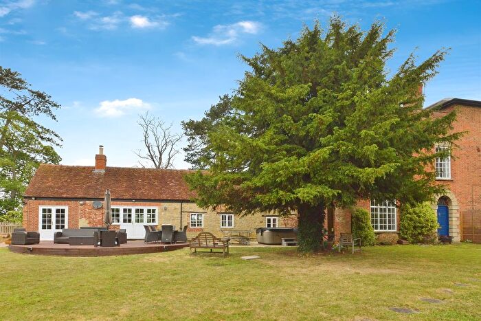 4 Bedroom Barn Conversion For Sale In Watermill Lane, Wolverton Mill, Milton Keynes, MK12