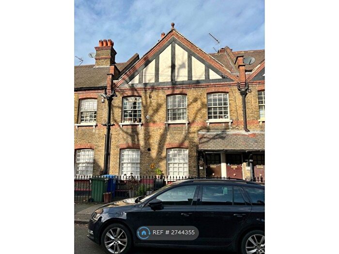 2 Bedroom Maisonette To Rent In Merrow Street, London, SE17