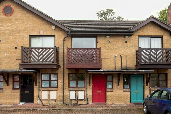 2 Bedroom House To Rent In Alander Mews, Walthamstow, E17