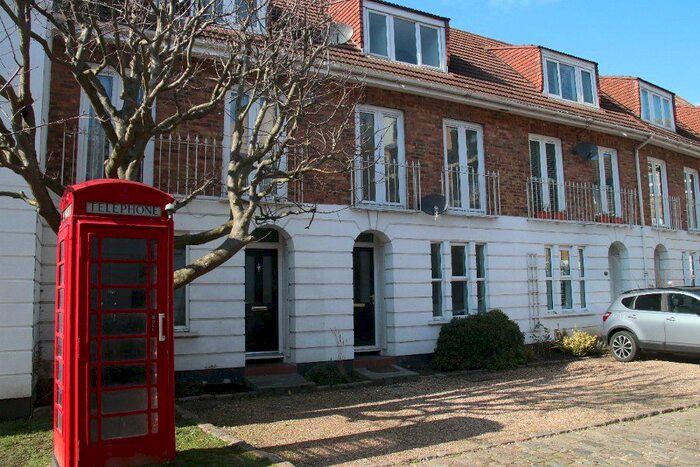 3 Bedroom Mews To Rent In Robinscroft Mews, Greenwich, SE10