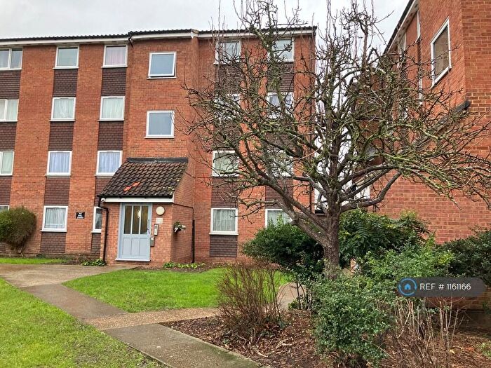 2 Bedroom Flat To Rent In Gurney Close, Barking, IG11