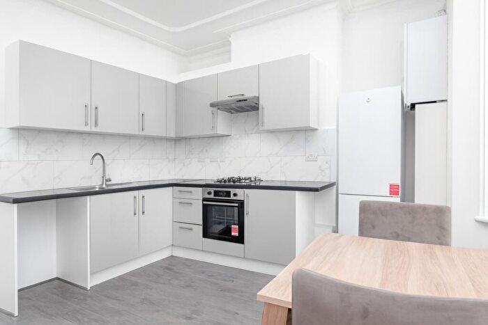2 Bedroom Flat To Rent In Kitchener Road, Seven Sisters, N17