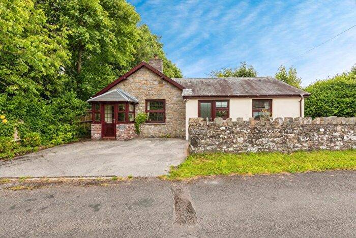 3 Bedroom Bungalow For Sale In Lloyds Terrace, Abergwili, Carmarthen, Carmarthenshire, SA31