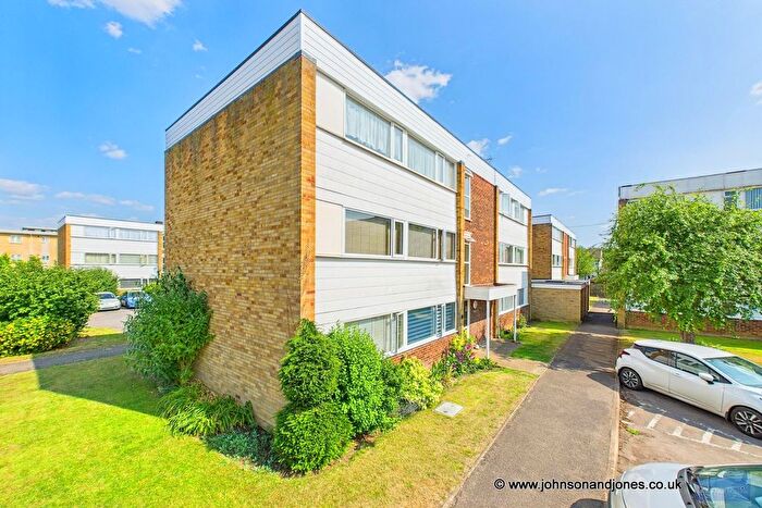 2 Bedroom Flat To Rent In Hazelbank Road, Chertsey, KT16