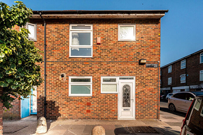 3 Bedroom End Of Terrace House To Rent In Kempt Street, Woolwich, London, SE18