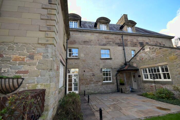 1 Bedroom Flat To Rent In Wynnstay Hall Estate, Ruabon, LL14
