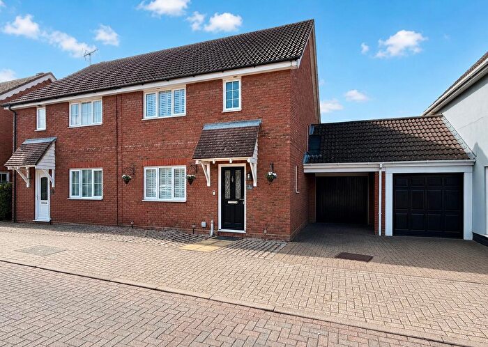3 Bedroom Semi Detached House For Sale In Cuckoo Way, Great Notley, Braintree, CM77