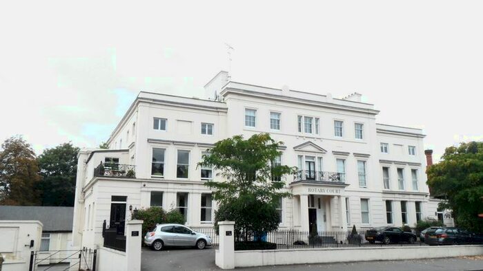 2 Bedroom Flat To Rent In Hampton Court Road, East Molesey, KT8
