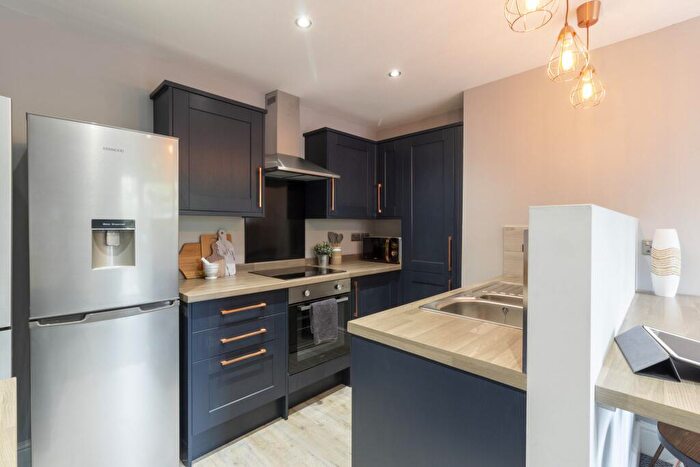 6 Bedroom Terraced House To Rent In Bed // All Ensuite // Student House // Sept, LN2