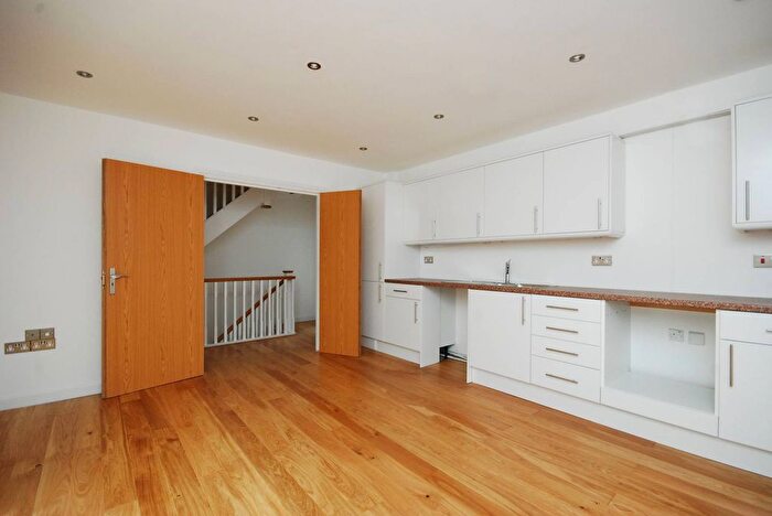 2 Bedroom Property To Rent In Chiswick High Road, Gunnersbury, London, W4