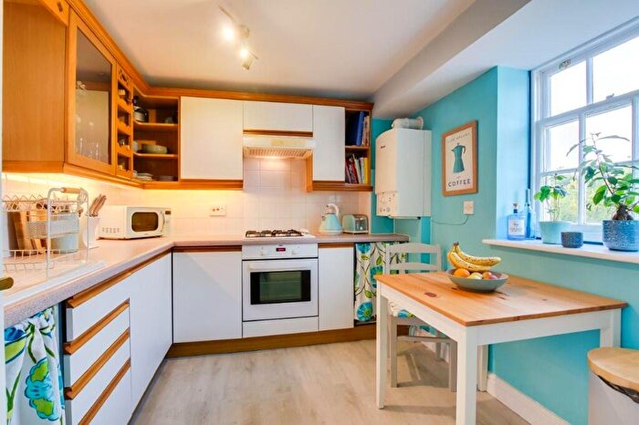 1 Bedroom Apartment For Sale In West Street, Faversham, Kent, ME13