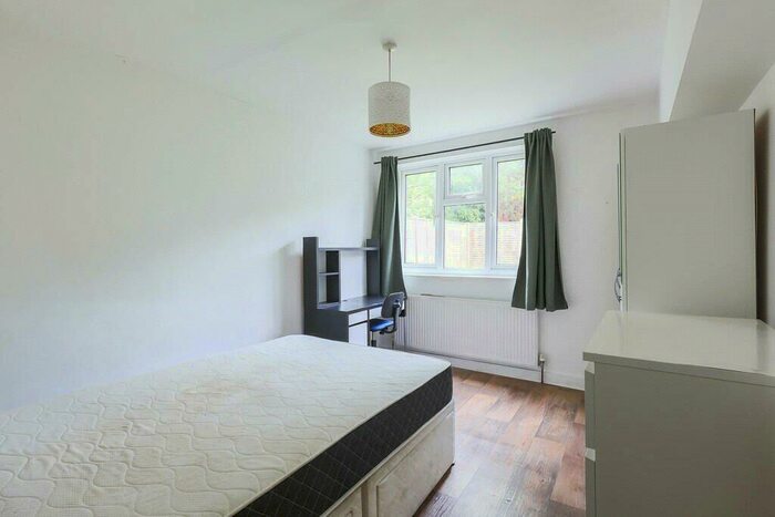3 Bedroom Apartment To Rent In Fairbridge Road, Archway, London, N19
