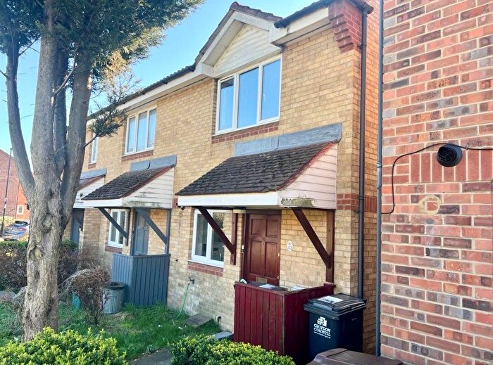 2 Bedroom End Of Terrace House To Rent In Adams Way, Croydon, CR0