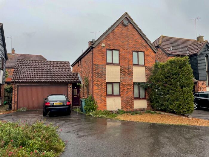 4 Bedroom Link Detached House To Rent In Lychpit, RG24