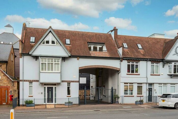 2 Bedroom Flat To Rent In Mortlake High Street, Mortlake, London, SW14