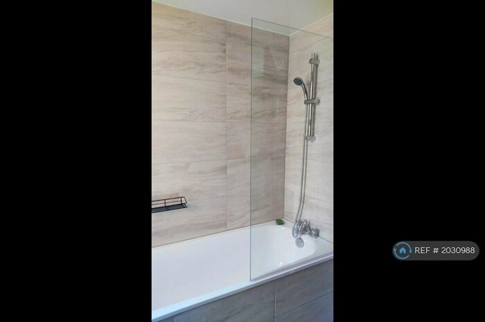 3 Bedroom Flat To Rent In Alexandra Road, London, N8