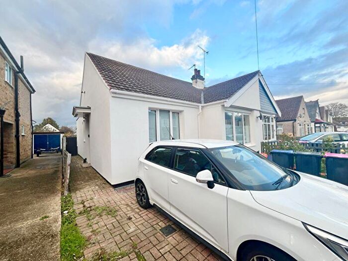 2 Bedroom Semi-Detached Bungalow For Sale In Crossfield Road, Southend-On-Sea, SS2