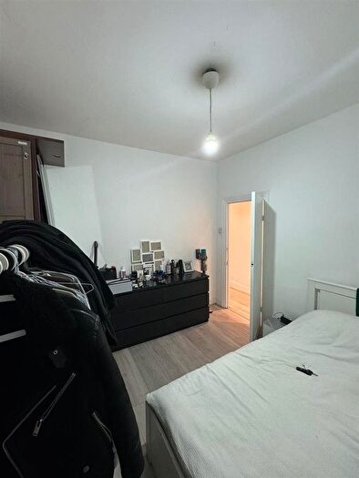 2 Bedroom Flat To Rent In Burges Road, Newham, East Ham, London, E6