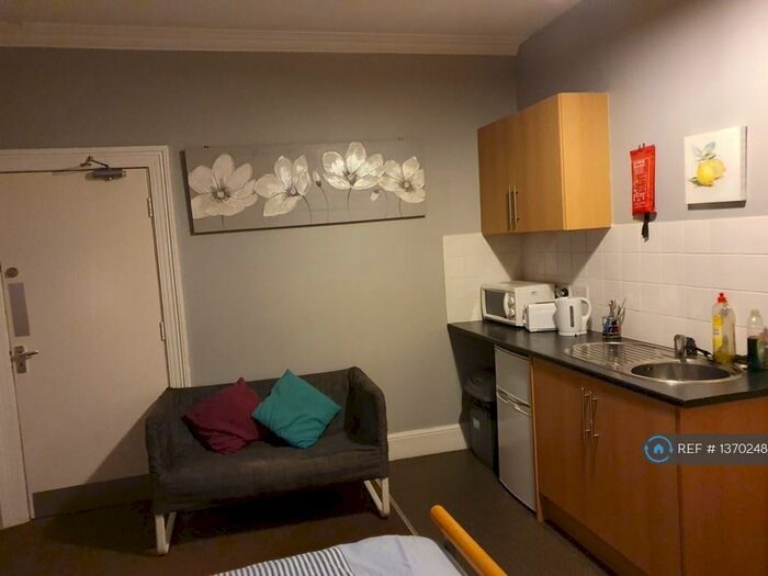 Studio To Rent In Studio, Newcastle U Lyme, ST5