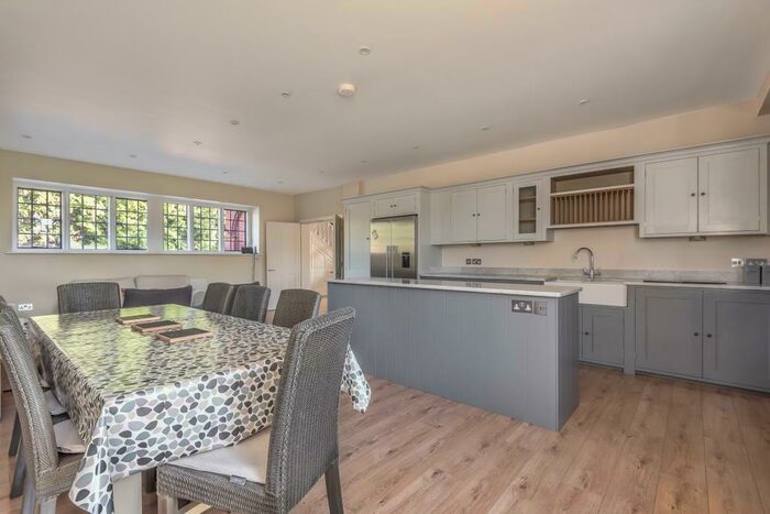 5 Bedroom End Of Terrace House For Sale In Silchester, Hampshire, RG7