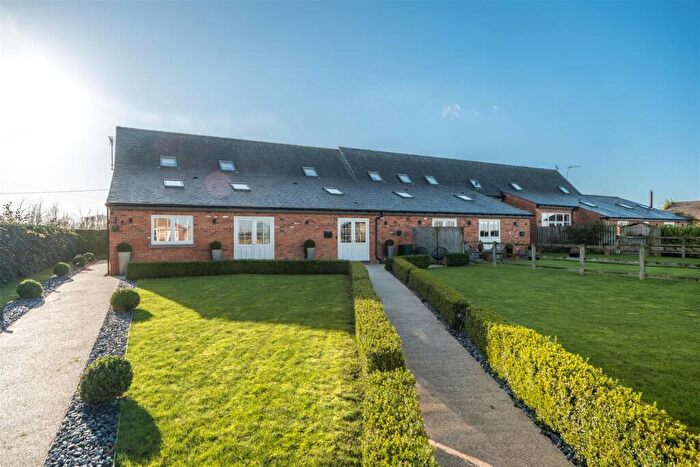 4 Bedroom Barn Conversion For Sale In Cholmondeston Road, Calveley, CW6