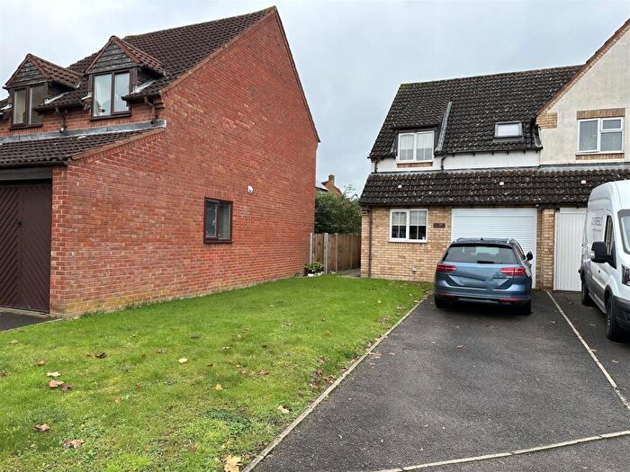 3 Bedroom House To Rent In Water Wheel Close, Quedgeley, Gloucester, GL2
