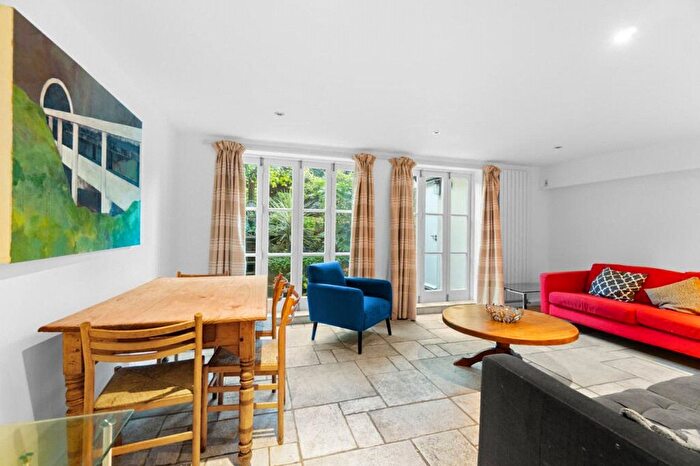 1 Bedroom Flat To Rent In Oakley Square, London, NW1