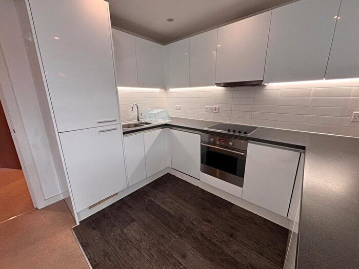 2 Bedroom Apartment To Rent In Queensway, Redhill, RH1