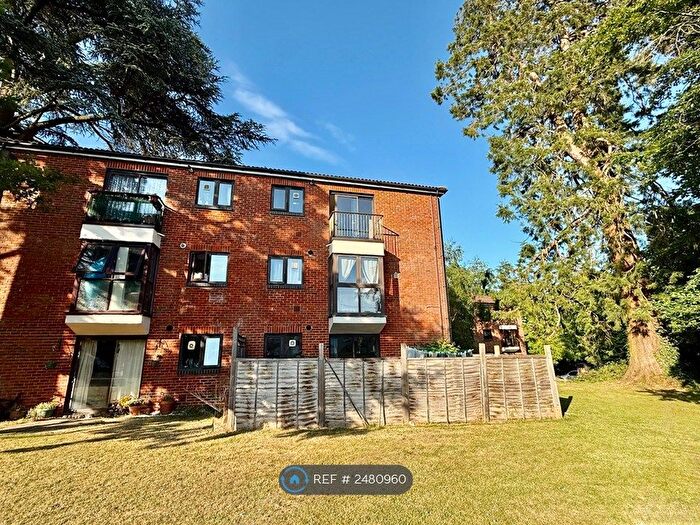2 Bedroom Flat To Rent In Upper Weybourne Lane, Farnham, GU9