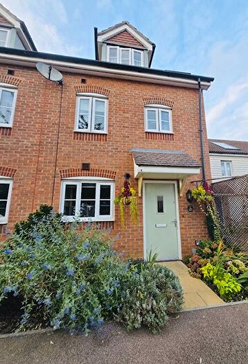 3 Bedroom Semi Detached House For Sale In The Farrows, Maidstone, Kent, ME15