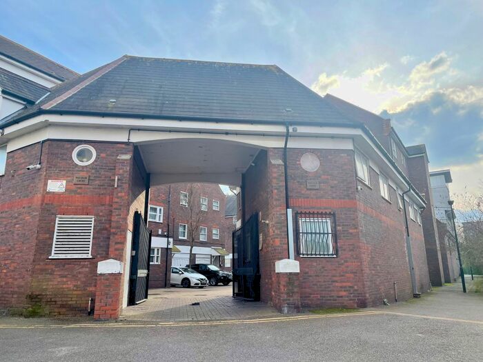 3 Bedroom Town House To Rent In Barge House Road, London, E16