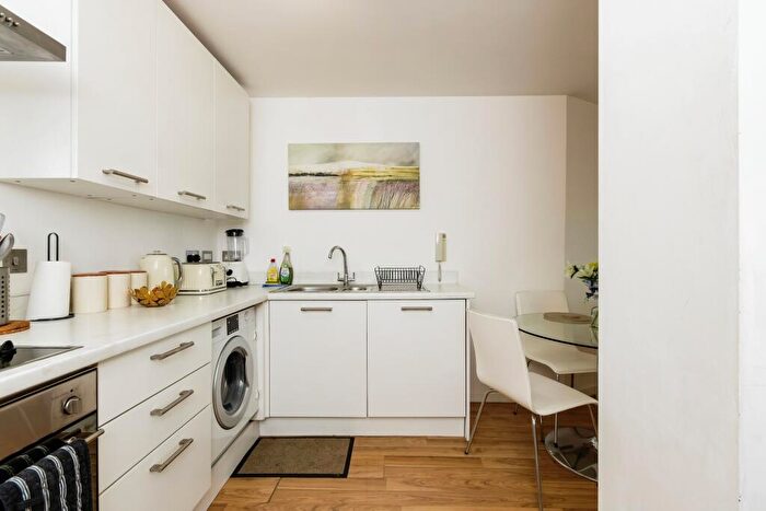 2 Bedroom Apartment To Rent In Marco Island, Nottingham, NG1