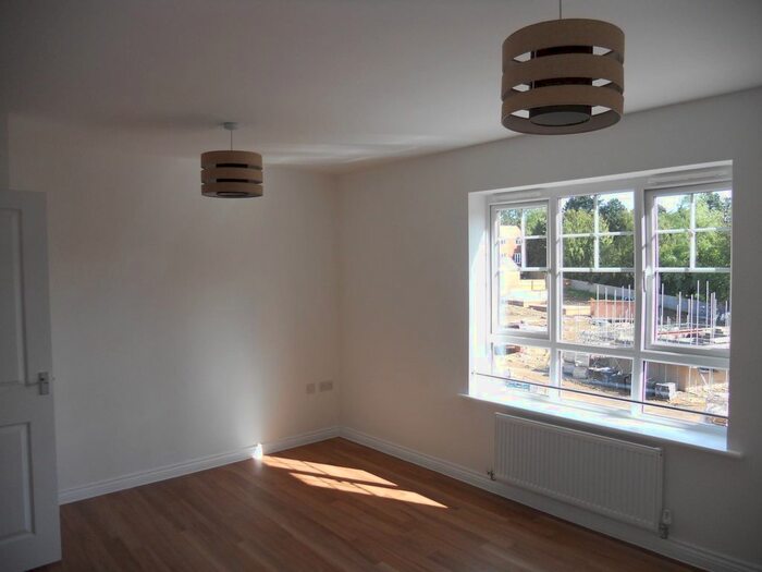 2 Bedroom Flat To Rent In Lakeview Court, Wildacre Drive, Northampton, NN3