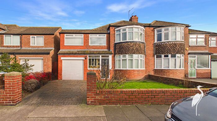 4 Bedroom Semi-Detached House For Sale In Lingdale Avenue, South Bents, Sunderland, SR6