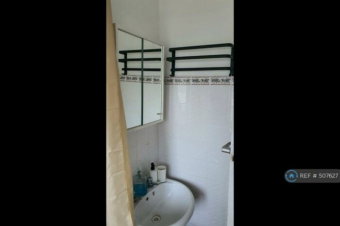 2 Bedroom Flat To Rent In Spring Vale South, Dartford, DA1