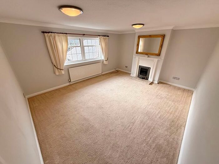 2 Bedroom Flat For Sale In Burnhams Field, Weston Turville, HP22