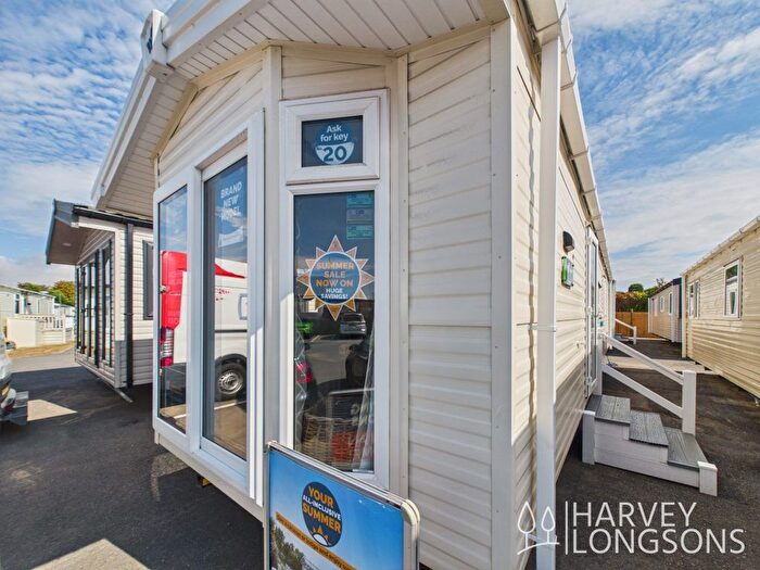 2 Bedroom Park Home For Sale In Walton Avenue, Felixstowe, IP11