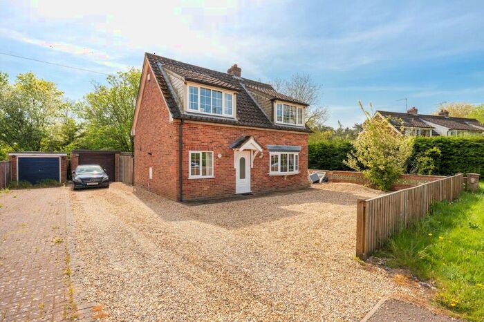 4 Bedroom Detached House For Sale In Station Road, Foulsham, NR20