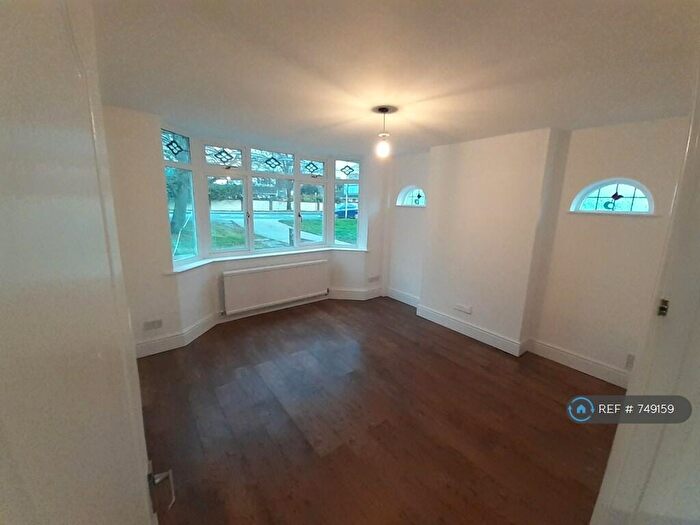 3 Bedroom Bungalow To Rent In Rayleigh Road, Benfleet, SS7