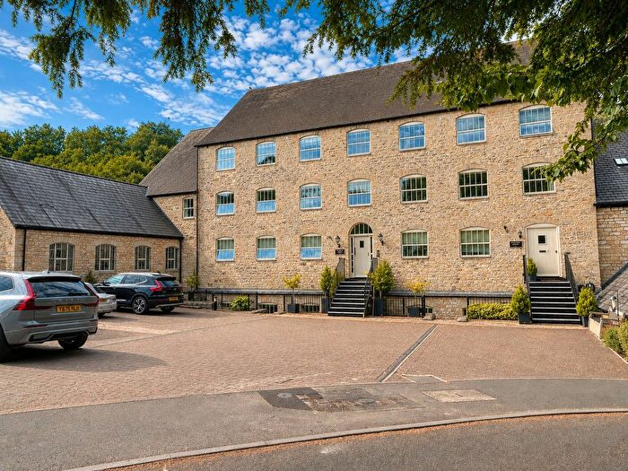 3 Bedroom Flat For Sale In The Yarn Store, Longfords Mill, Minchinhampton, Glos, GL6