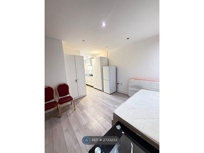 Studio To Rent In Hounslow, Hounslow, TW4