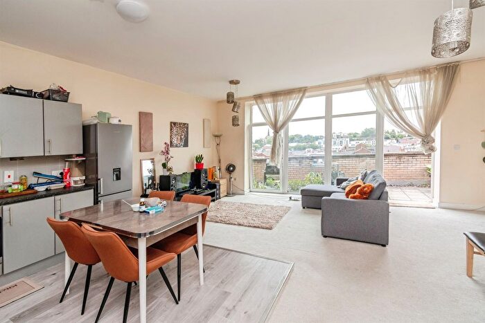2 Bedroom Flat For Sale In Gallery Square, Walsall, WS2