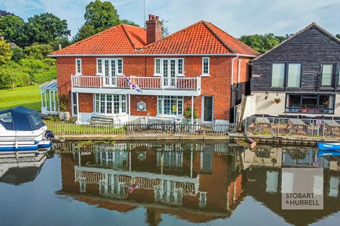 3 Bedroom Semi-Detached House For Sale In Meadow Holme, Wroxham Road, Coltishall, Norfolk, NR12