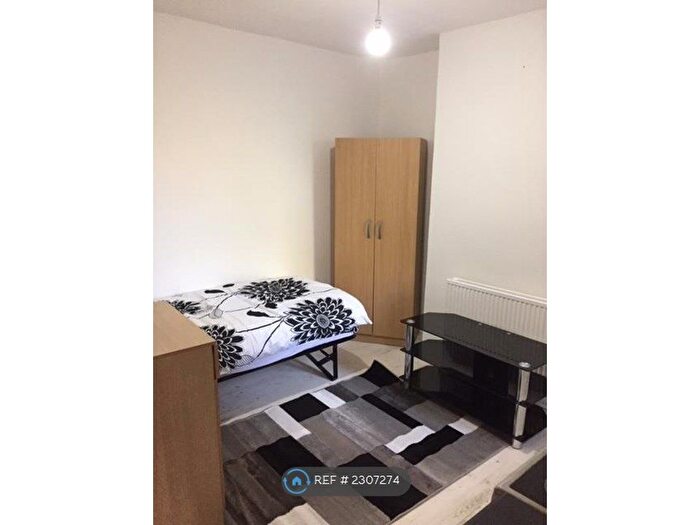 Studio To Rent In Eade Road, London, N4